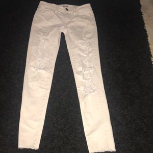 American Eagle distressed begging